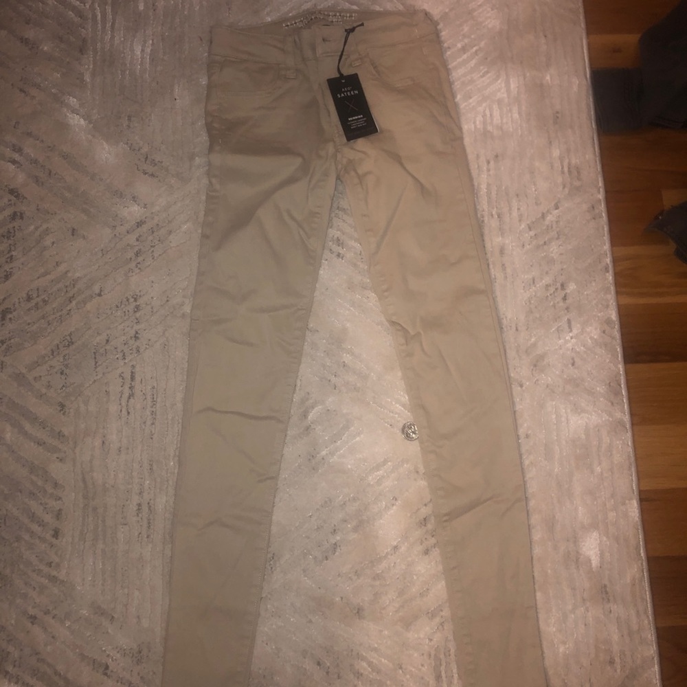 Brand new, tag on American Eagle jeggings